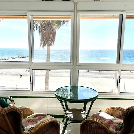 Geysotur Beachfront 75 아파트 *