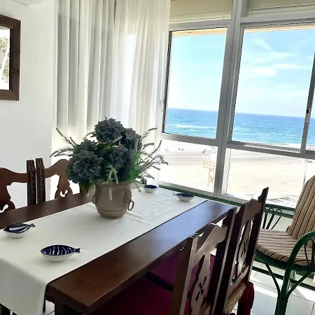 Geysotur Beachfront 75 토록스