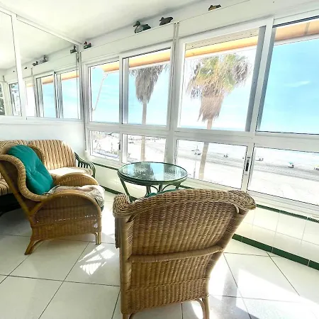 Geysotur Beachfront 75 토록스