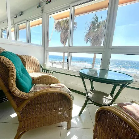 아파트 Geysotur Beachfront 75 토록스