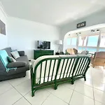 Geysotur Beachfront 75 Apartamento *