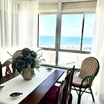 Geysotur Beachfront 75 Apartamento *